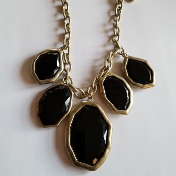 Necklace - Freeform Shape Statement Necklace black and gold tone - Picture 4 of 13